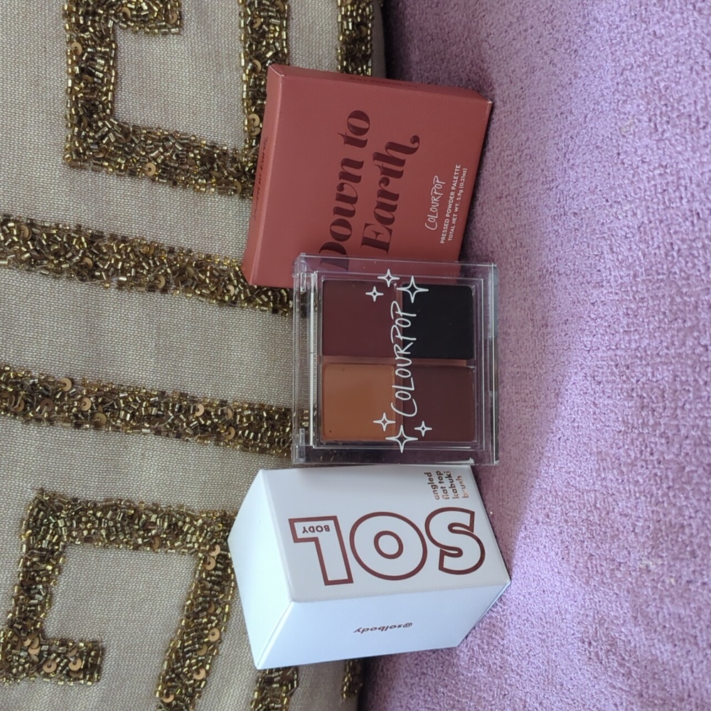 Colourpop Bundle - Eyeshadow Palette + Kabuki Brush